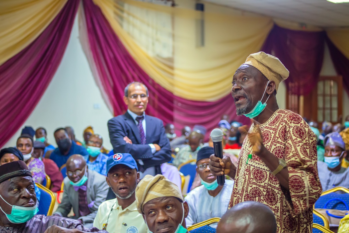 A community stakeholder making a submisison during the Q & A session of the Flood Early Warning Stakeholders Engagement Workshop