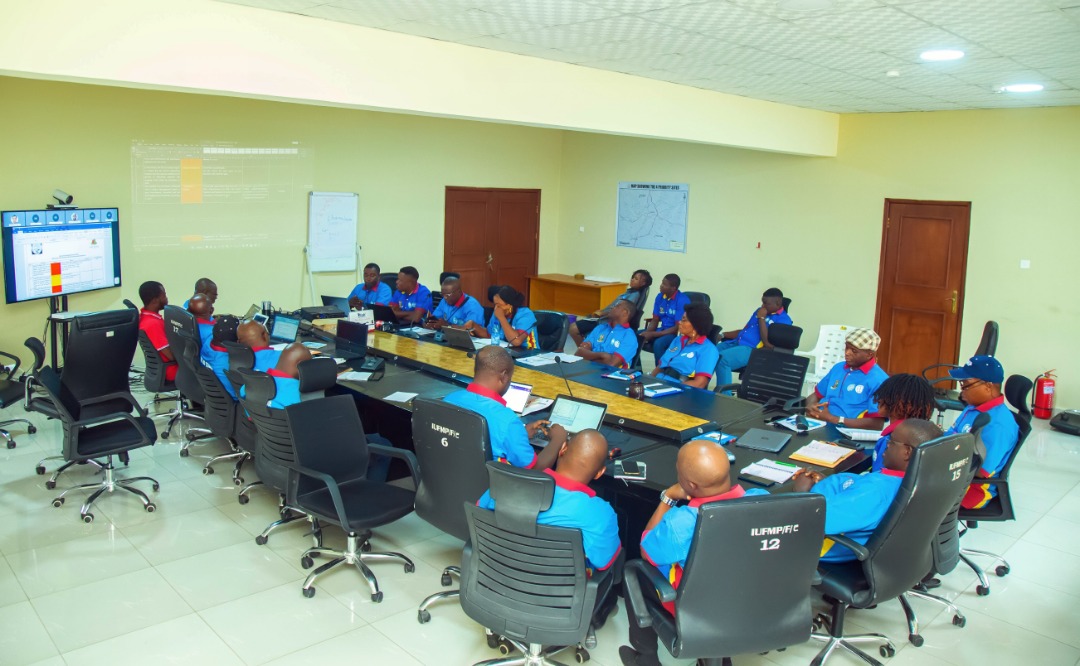 iufmp_specialists_consultants_and_other_staff_members_at_a_meeting